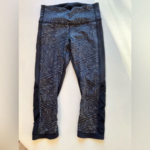 Lululemon cropped pants.